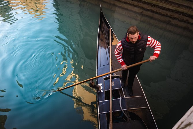 Private Crafted Gondola Ride on the Grand Canal - Getting There: The Meeting Point Is the Make-or-Break