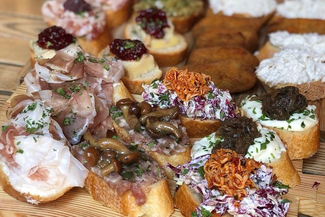 Private Food Tour: Cicheti & Wine - San Polo taverns and the Casanova-era feeling