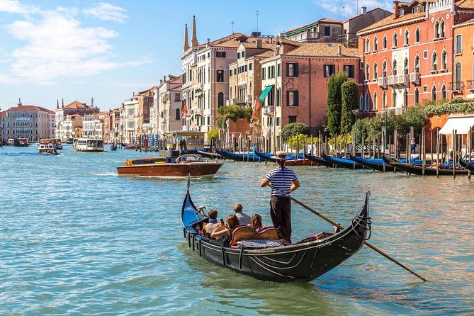 Private Gondola Serenade with Music - What this private gondola serenade really buys you