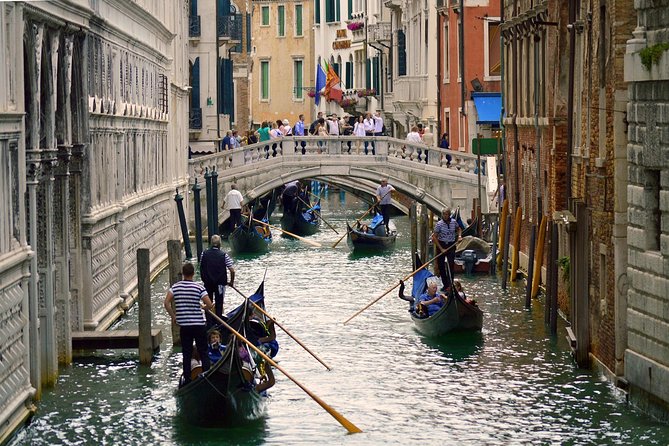 Private Gondola Serenade with Music - Meeting at Museo Correr: getting on without stress
