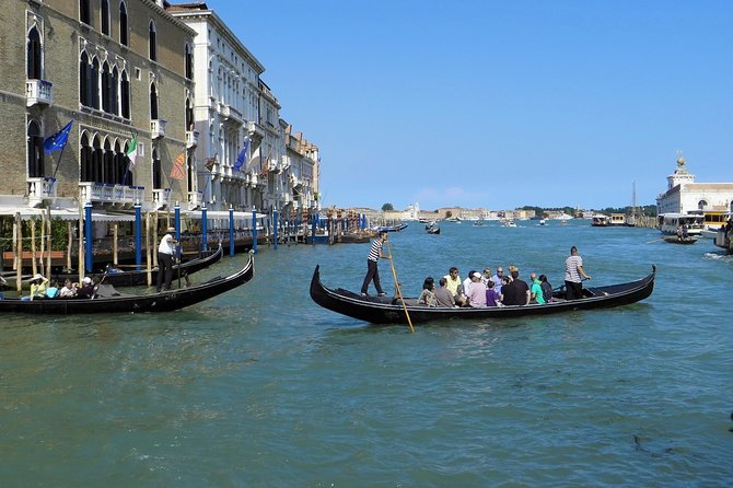 Private Gondola Serenade with Music - Special occasions: why this is a crowd-pleaser