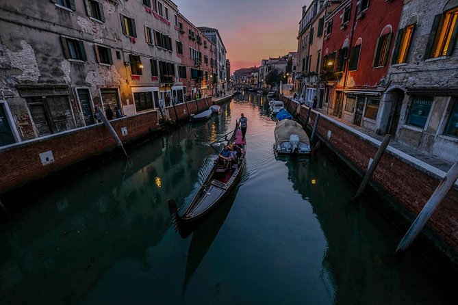 Private Mini Venice Photo Walk 2 Hours - Five free portraits: a smart add-on if you want Venice photos with you in them