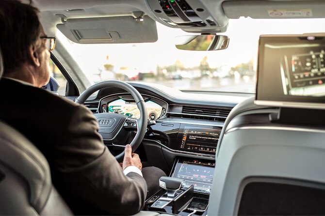 Private One-way Airport Transfer Venice Airport to Venice - Comfort and service details that make arrival days easier