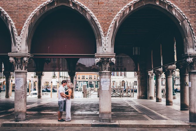 Private Tour: Personal Travel Photographer Tour in Venice - Ponte di Rialto: framing the bridge without getting stuck