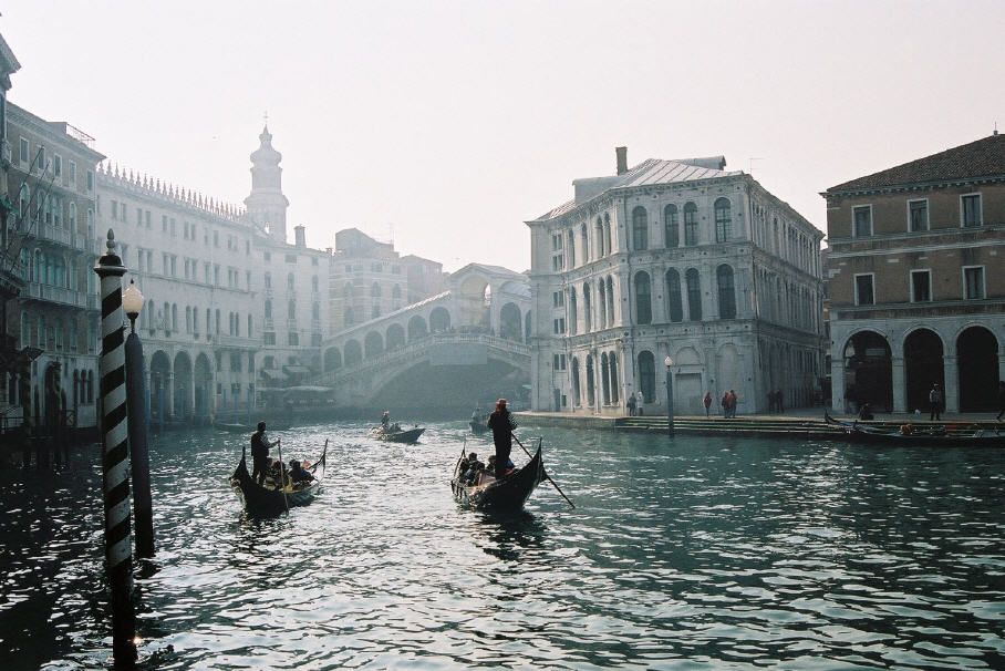 Private tour Rialto area and Frari Church 2-Hour Tour - Passing by the places people actually use