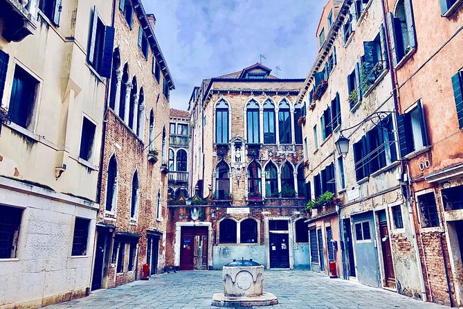 Private Tour: Venice Art and Architecture Walking Tour - Your guide experience: why names like Lucia and Antonella mattered
