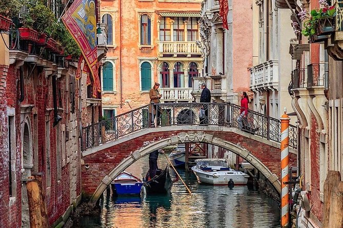 Private Tour: Venice Half-Day Walking Tour - La Fenice and big-influence Venice, seen from the right angle