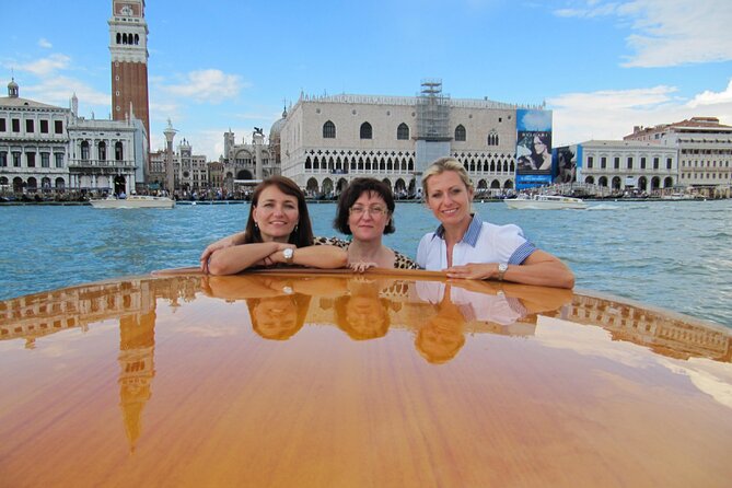 Private Venice 2 hrs Tour: Boat & Walking Tour with food tasting - Getting to Giardini Reali and the easy 2-hour rhythm