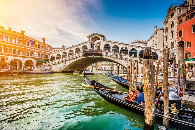 Private Venice 2 hrs Tour: Boat & Walking Tour with food tasting - High tide rerouting: gondola shipyard and Giudecca views
