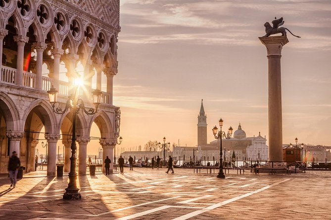 Private Venice City Tour and Gondola Ride - Piazza San Marco at 3:00 pm: the right starting point
