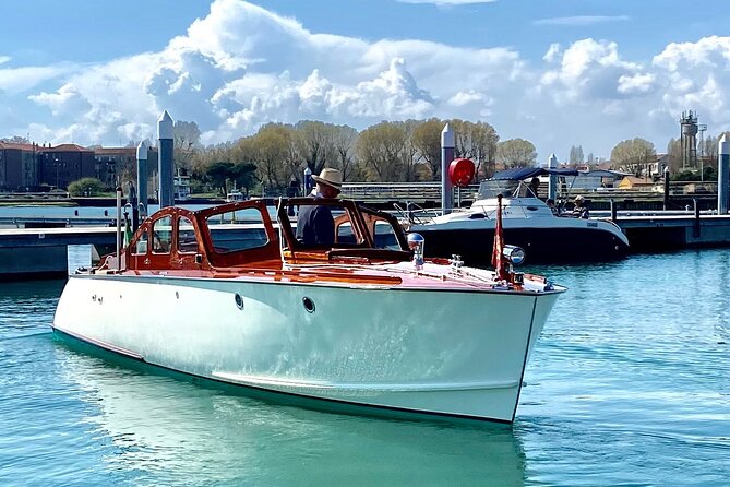 Private Venice Lagoon Boat Tour (7 hours) - San Marco to the lagoon islands: the day opens quietly