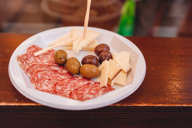 Private Venice Street Food Tour with a Sommelier - Inside Rialto Market: the 1000-year shopping habit