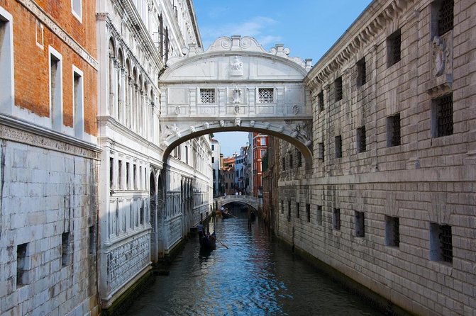 Professional Photographer in Venice, Italy - Timing Tips: Sunrise vs Later Hours (and What You’ll Notice)