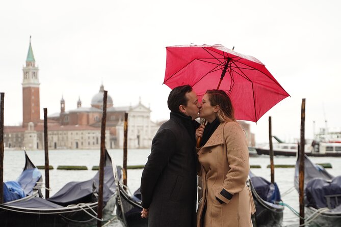 Professional Photoshoot in Venice - Walking to San Marco Square: the iconic background that usually overwhelms normal photography