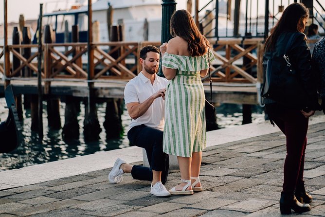 Proposal Photographer in Venice - Rialto Bridge: that one quick moment that can look like everything