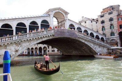 Rialto Market Food and Wine Lunchtime Tour of Venice - Mercati di Rialto: Where the Cicchetti Story Starts