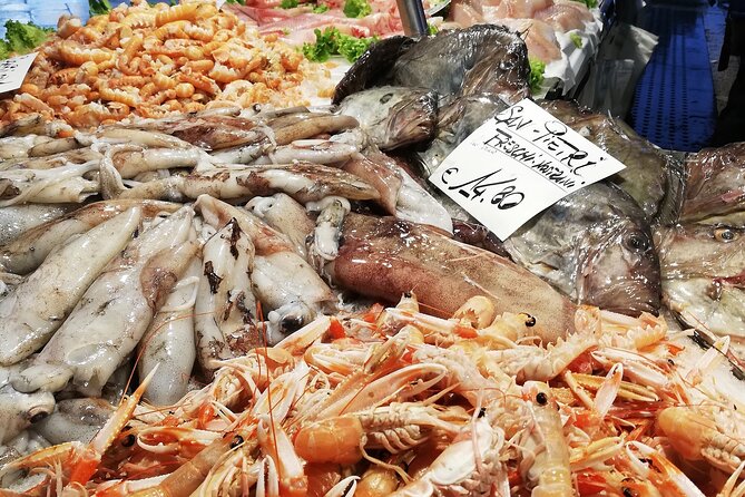 Rialto Market & Seafood Cooking Class in Murano - Drinks, lunch timing, and how the meal flows