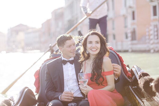 Romantic Photoshoot in Venice - Isola San Giorgio Maggiore option: a view-back moment for couples who want variety
