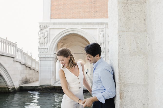 Romantic Photoshoot in Venice - Photos you actually keep: 30–60 Hi-Res edits, not random snapshots