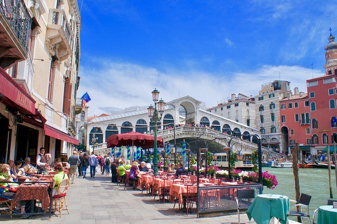 San Polo, Rialto & Frari: 2-Hour Private Walking Tour in Venice - Stop 1: Ponte di Rialto—icon first, then meaning