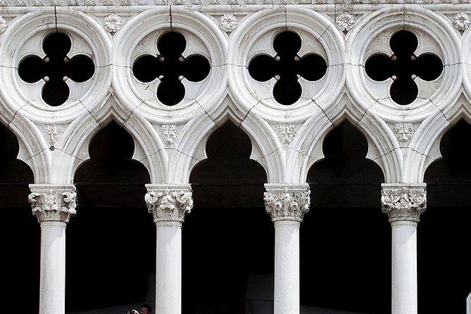 Skip the Line: Doge's Palace Guided Tour in Venice - Inside Palazzo Ducale: art, architecture, and the climb