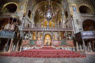Skip the Line: St. Mark's Basilica Guided Tour - The “Golden Basilica” inside St Mark’s: mosaics you can actually read