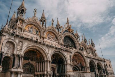 Small-group Saint Mark’s Basilica Priority Access - Inside the basilica: mosaics, horses, and the symbolism tour