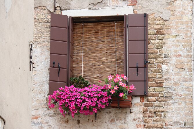 Small Group Tour Historical and Charming Venice Jewish Ghetto - Ghetto Ebraico: synagogue clues from outside, plus the WWII story you won’t ignore