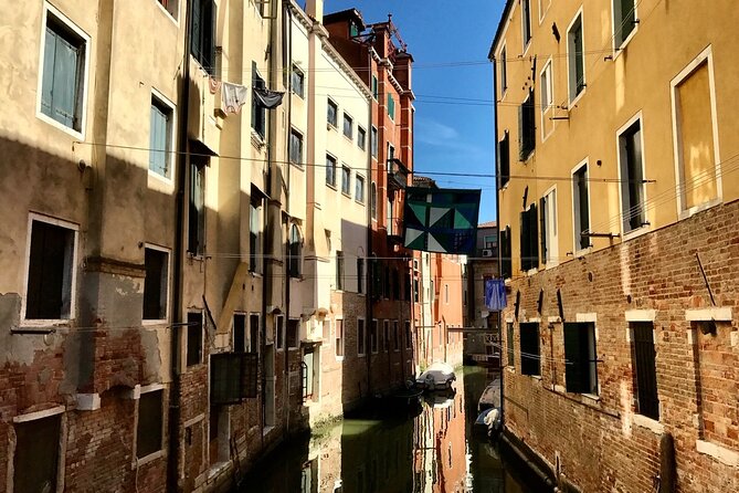 Small Group Tour Historical and Charming Venice Jewish Ghetto - Campo di Ghetto Nuovo: more synagogue details and a Merchant of Venice vibe