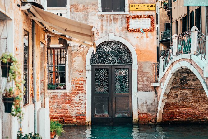 Small Group Tour to Venice departing from Abano Terme - Rialto Bridge and Rialto Market: the trading heart you can still walk