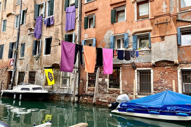 Small-Group Walking Tour of the Jewish Ghetto in Venice - Stop 2: A Venetian campo and the big question of the ghetto’s origin