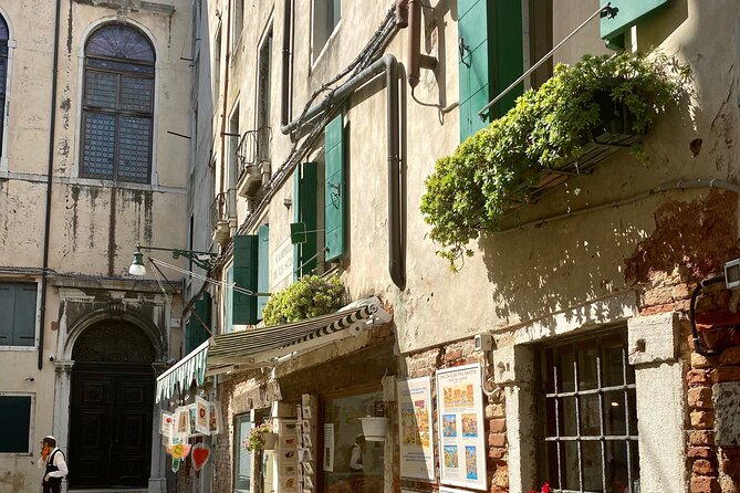 Small-Group Walking Tour of the Jewish Ghetto in Venice - Synagogues and the museum: what you see, and how you’ll still visit them