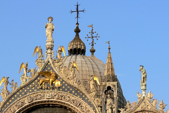 St. Mark’s Basilica Guided Tour with Venice Canals Gondola Ride - Shared gondola ride on a real local: the route you’ll remember