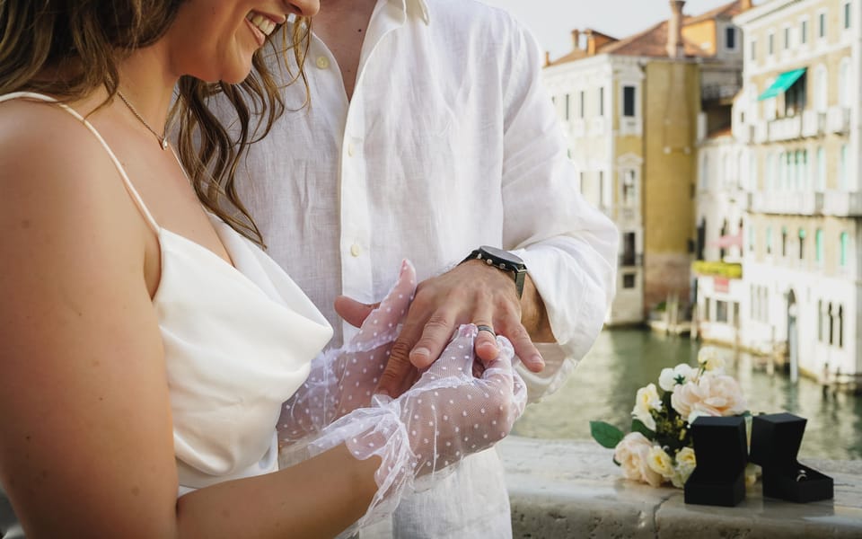 Stylish Photoshoots in Venice - Rialto-to–San Marco: the walk is the product
