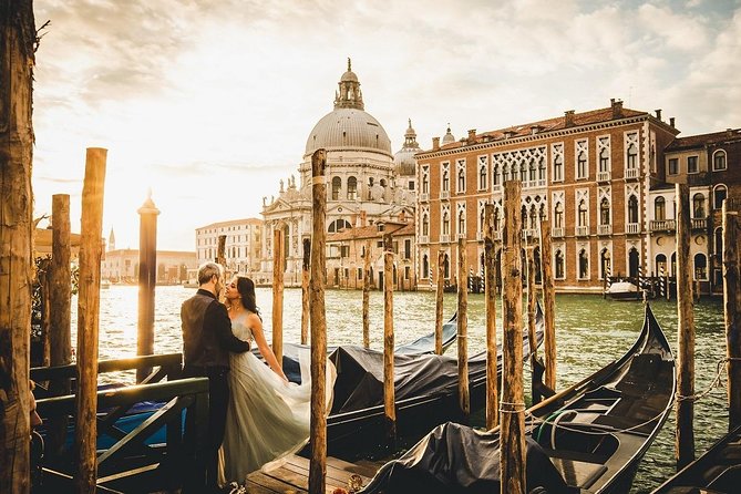 Sunrise Couple Photoshoot Tour - Why sunrise works so well for couples photos in Venice