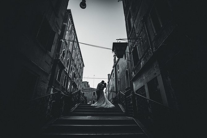 Sunrise Couple Photoshoot Tour - Price and value: $591.46 per group for up to 2