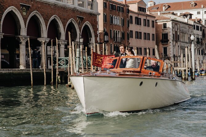 Sweet Molly Venetian Lagoon Boat Tour (4 hours) - Burano’s one-hour magic: lace and color without the full-day commitment