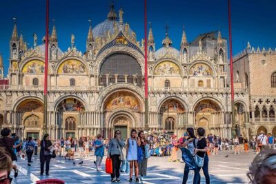 The Heart of Venice: Discover the City on Foot. - Meeting point: Calle larga de l’Ascension is a smart starting spot