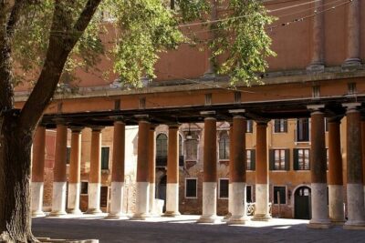 Tour on the Trails of Commissario Brunetti in Venice - Your 5-hour route: Santa Lucia start, character stops, back again