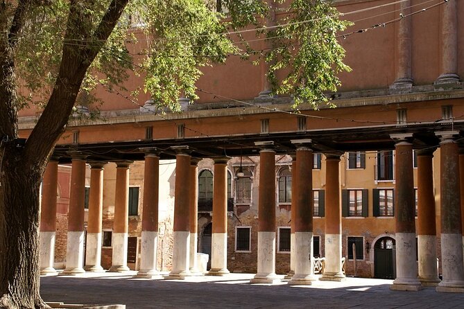 Tour on the Trails of Commissario Brunetti in Venice - Your 5-hour route: Santa Lucia start, character stops, back again