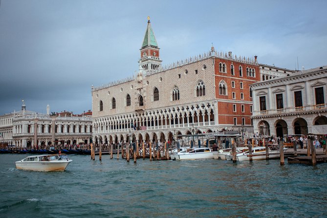Treasures of Venice: Renaissance Era Private Tour - Arco del Paradiso: stepping into Calle del Paradiso