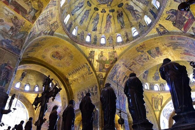 Unusual Perspectives of St Mark's Basilica & optional Pala d'Oro - The loggia and terrace view: St Mark’s Square from above