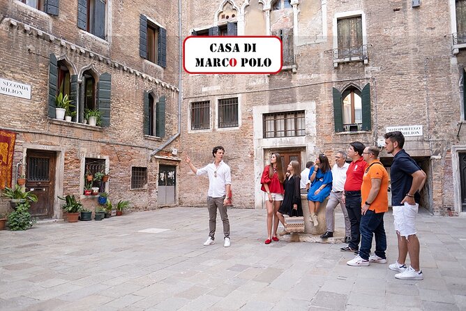 Unusual Venice Walking Tour through Rialto & Gondola Experience - Meeting point, directions, and why you should arrive early