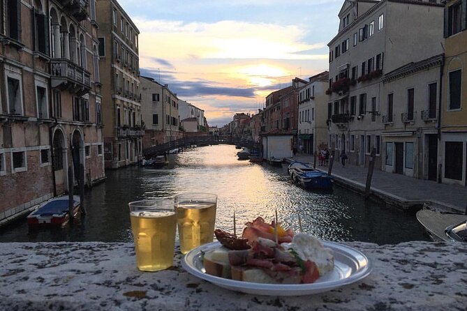 Venetian Food and Wine Tour with a Local - The surprise on Venice’s main street: a short story moment before dinner