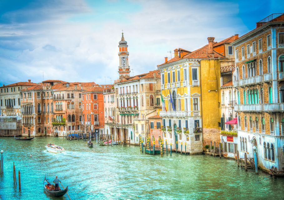 Venetian Private Sandolo tour - What You’ll See on the Canals: Palaces, Side Passages, and the Pace of Locals