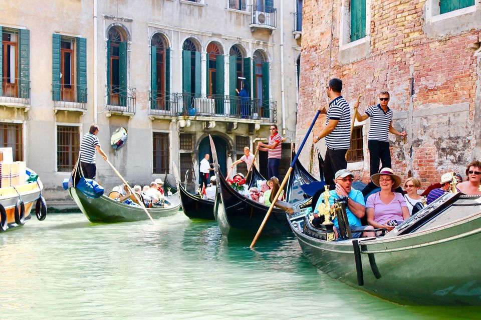 Venetian Private Sandolo tour - Timing Smart: How to Reduce Crowds and Water Traffic