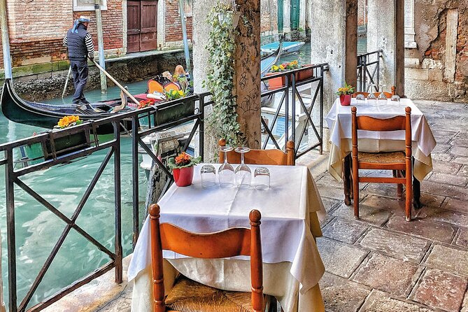 Venezia Walking Tour with Audio and Written Guide by a Local - Stop 4: Canal Grande (the inverted S, the main stage)