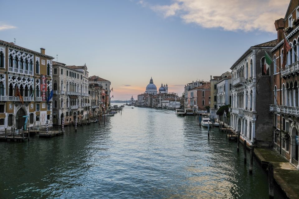 Venice: 2-Hour Private Photo Walk - The built-in goal: 5 portraits using your camera or phone