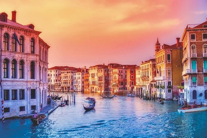 Venice: 30 min private Gondola Ride with Guide - Gondolier style and the realities of Venice traffic