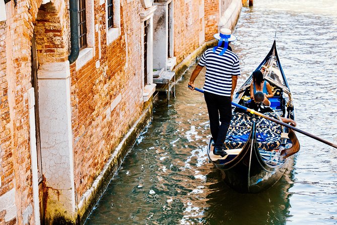 Venice: 30 min private Gondola Ride with Guide - Price and value: what you’re really paying for